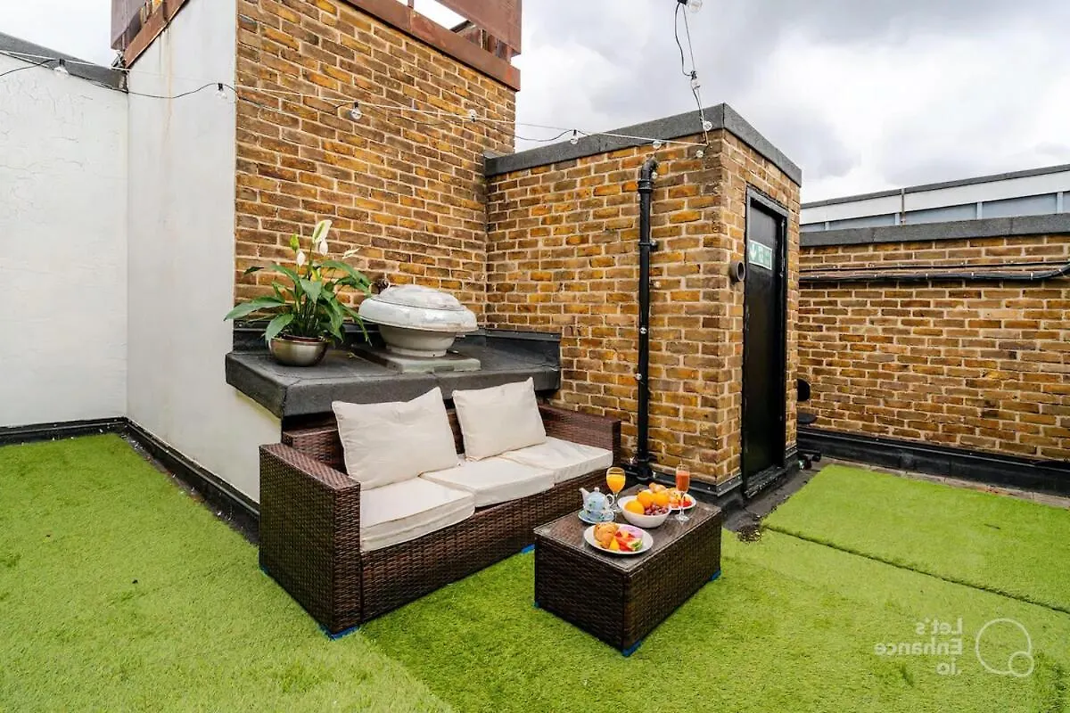 Rooftop Apartment By Keyhol Holidays London United Kingdom